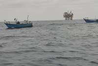 Militares a sospechosos de realizar faenas de pesca en El Oro