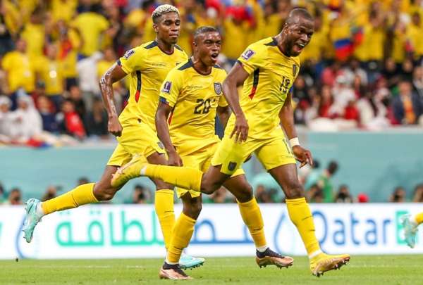 Hinchada de Ecuador le dedic&oacute; a Chile el triunfo de Ecuador