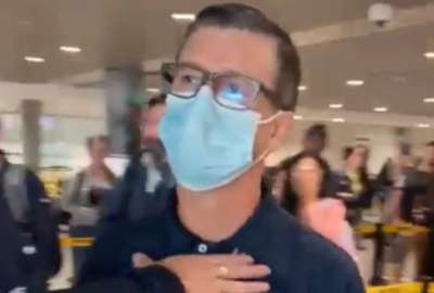 Esta persona intent&oacute; agredir a la mujer que grababa con su tel&eacute;fono.