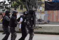 Policía salvó al hombre con explosivos en Guayaquil.