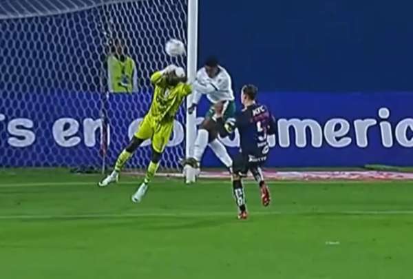 Mois&eacute;s Ram&iacute;rez sali&oacute; mal en el primer gol