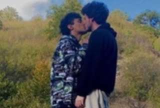 Pareja se dio un &uacute;ltimo beso y se suicid&oacute; por sufrir homofobia