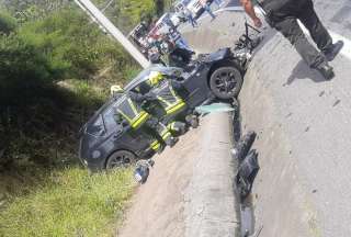 Dos patrulleros se chocan durante la persecuci&oacute;n a dos asaltantes