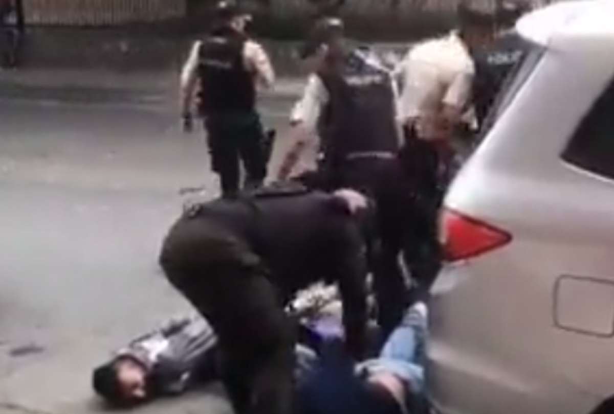 Seis presuntos delincuentes armados fueron detenidos por la policía.