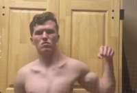 Un joven entrenó en el gimnasio solo de una lado del cuerpo y esto fue lo que pasó.