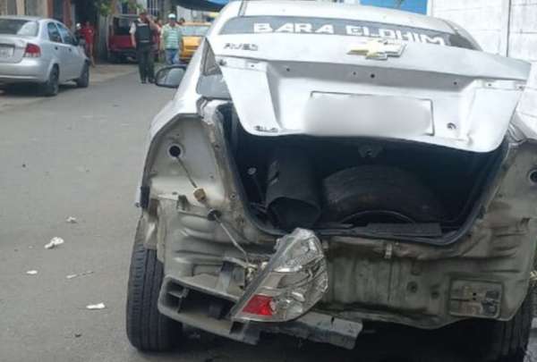 Ataque armado y explosi&oacute;n de un carro en los exteriores del Municipio se registraron este lunes, 27 de mayo de 2024. 