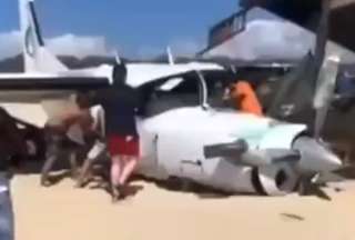 Avioneta se accident&oacute; en una playa de M&eacute;xico
