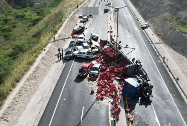 El chofer del cami&oacute;n accidentado en Guayllabamba no quiso escapar, seg&uacute;n testigo
