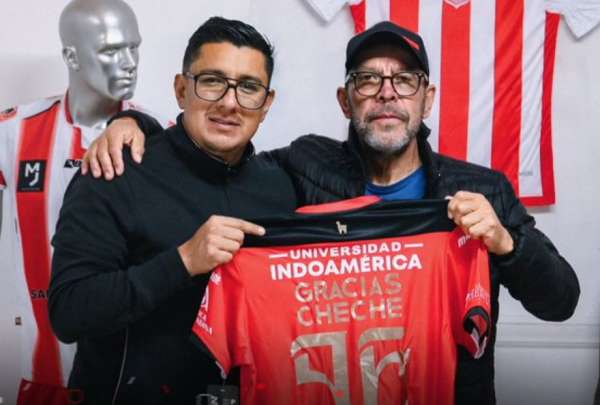 Jos&eacute; Hern&aacute;ndez (der.) se despide como t&eacute;cnico del T&eacute;cnico Universitario