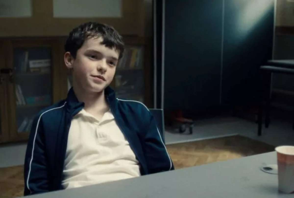 Owen Cooper, con solo 15 años, se convirtió en el actor masculino más joven en ganar un Premio Emmy por su papel en ‘Adolescencia’. Su sorprendente audición y talento lo llevaron a la cima de la actuación. 