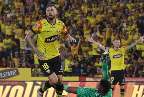 El 'Polaco' Francisco Fydriszewski festej&aacute; el segundo tanto del Barcelona SC, en la victoria sobre Liga de Quito.