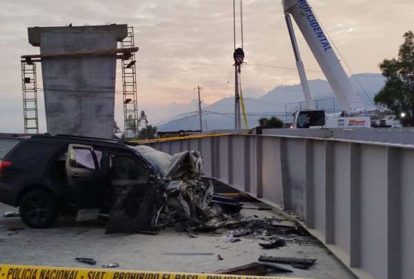Un grave accidente ocurri&oacute; en la autopista General Rumi&ntilde;ahui a la altura del puente. Hay dos fallecidos. 