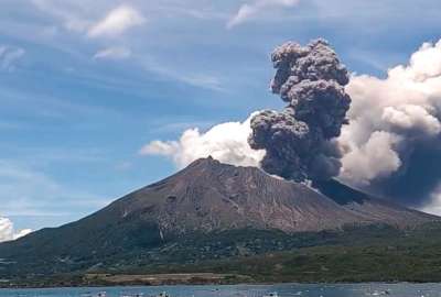 El volc&aacute;n Sakurajima entr&oacute; en erupci&oacute;n dos veces seguidas 