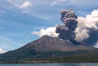 El volc&aacute;n Sakurajima entr&oacute; en erupci&oacute;n dos veces seguidas