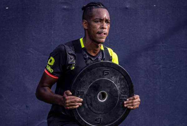 Pachuca est&aacute; interesado en fichar al defensor Joshue Qui&ntilde;&oacute;nez