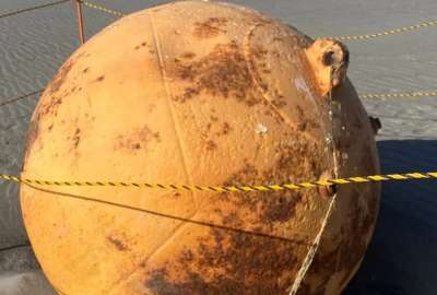 Una misteriosa esfera de hierro apareci&oacute; en una playa de Jap&oacute;n.