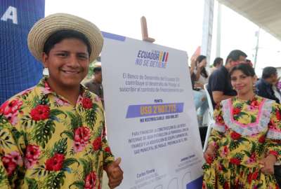 El Gobierno Nacional suscribi&oacute; contratos para el desarrollo de cantones de El Oro
