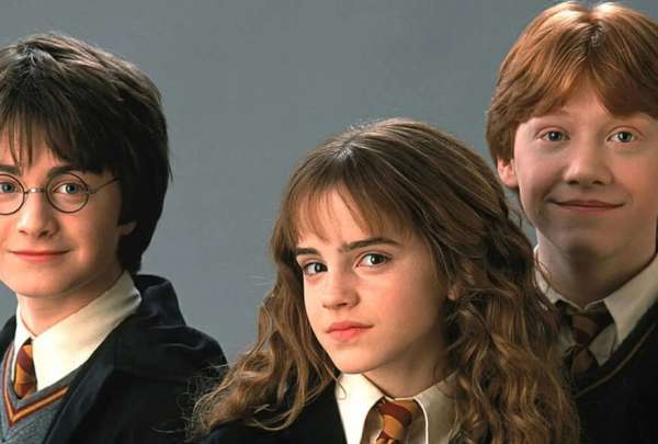 Viral: actor de Harry Potter lanza un hechizo en una gasolinera