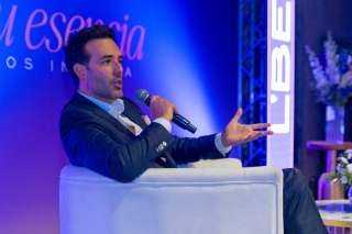 L'BEL celebró la belleza y esencia de la mujer ecuatoriana con la visita exclusiva del actor Sebastián Martínez en Quito