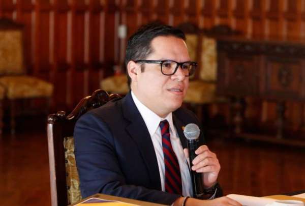 Jos&eacute; Julio Neira ocupa otros cargos por disposici&oacute;n presidencial, como director encargado de la UAFE y el SERCOP. 
