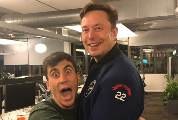 Elon Musk &amp;#039;explica&amp;#039; qu&eacute; son los objetos que se divisaron en EEUU y Canad&aacute;