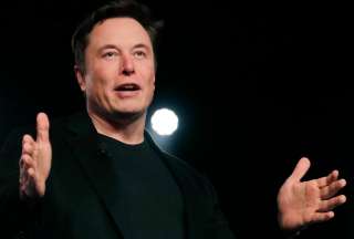 Elon Musk despide a directivos de Twitter, tras comprar la empresa en USD 44 000 millones