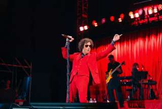 Bunbury y su Hurac&aacute;n Ambulante arrasaron en Quito: una noche de nostalgia y fuego esc&eacute;nico