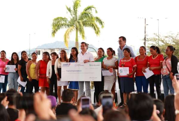 Presidente Noboa impulsa inclusión financiera en zonas rurales con lanzamiento del Crédito Agro-Violeta