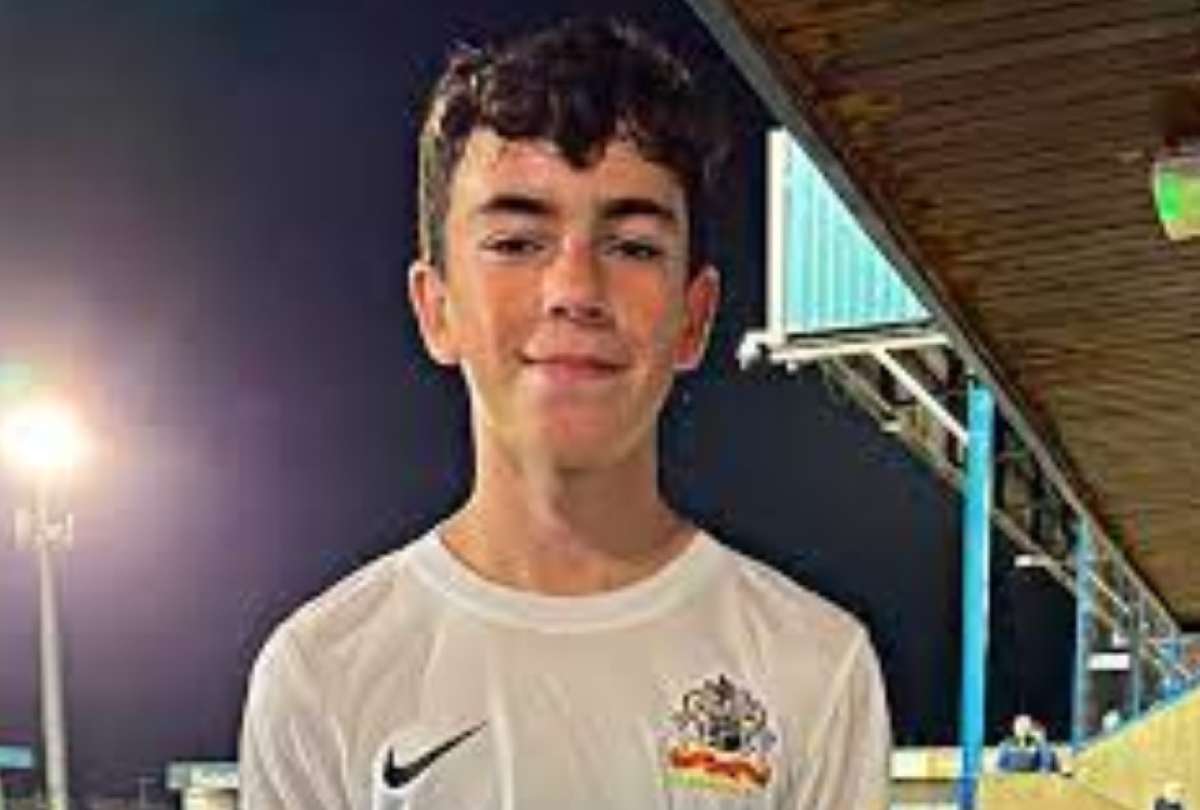 Niño de 13 años se convierte en el futbolista 'sénior' más joven del Reino Unido