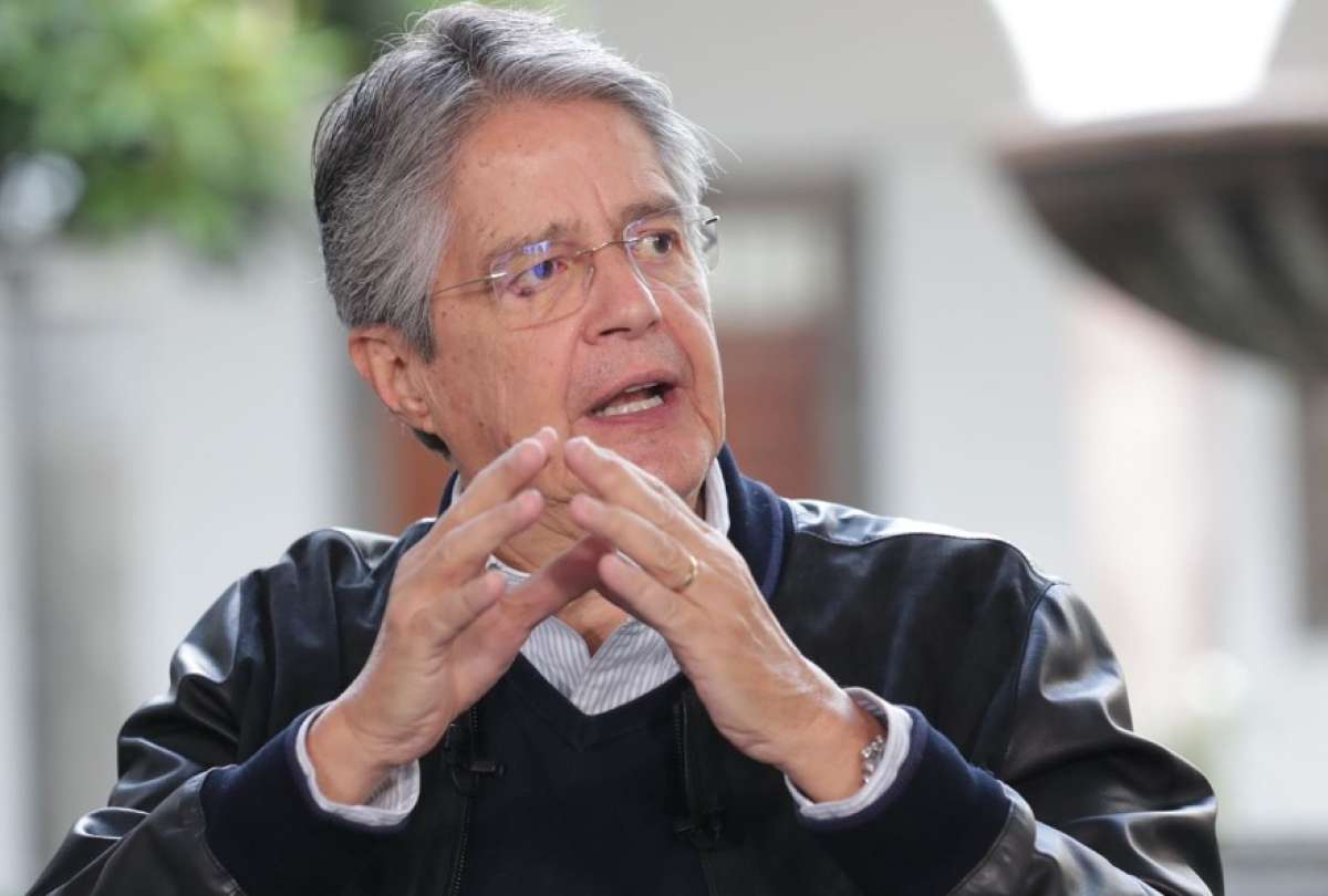 Presidente pide retirar el pasaporte expr&eacute;s de los servicios del Registro Civil