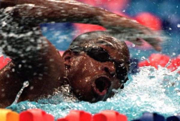 Eric Moussambani el nadador que lleg&oacute; a las olimpiadas sin saber nadar 