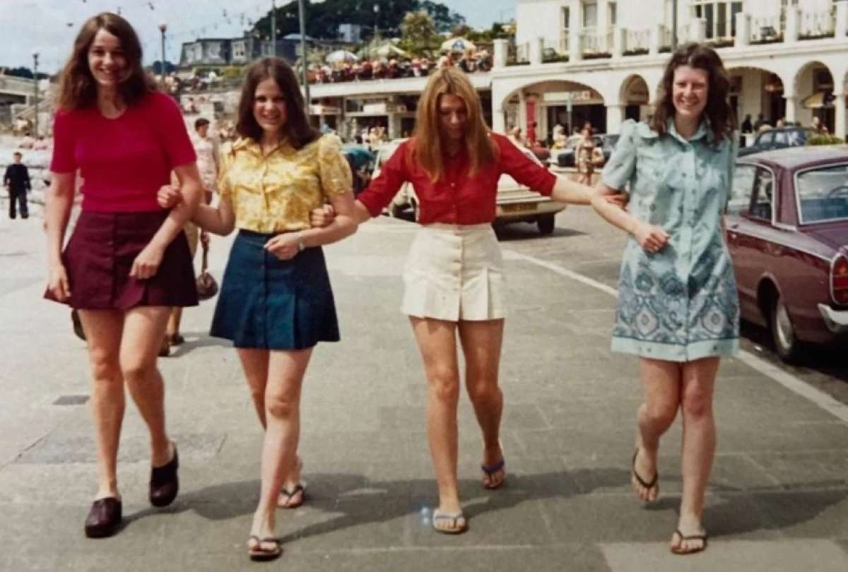 Esta es la historia de cuatro amigas que recrearon una foto después de 52 años.