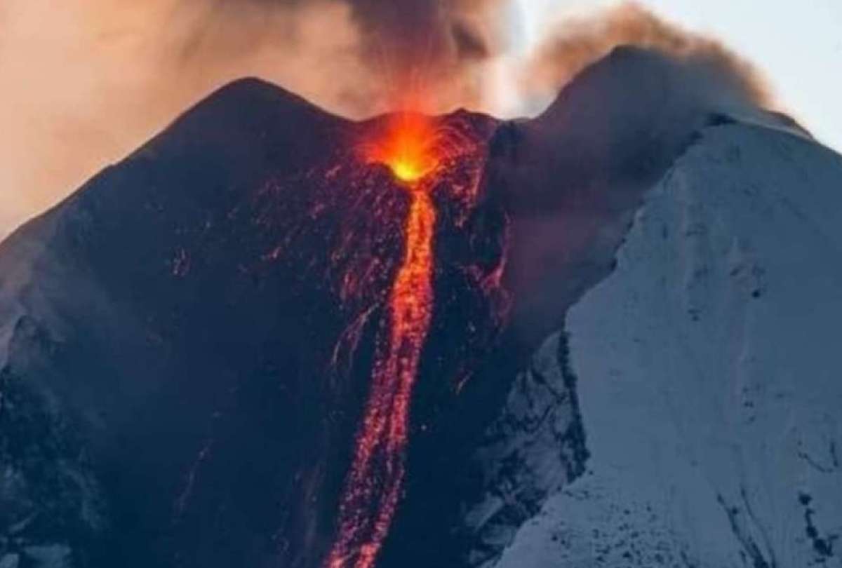 Volc&aacute;n Sangay eman&oacute; flujos pirocl&aacute;sticos la madrugada de este martes, 13 de junio de 2023