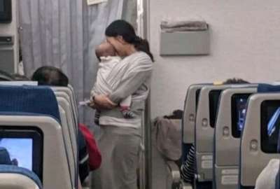 En este vuelo viajaba una madre con su hijo de cuatro meses de nacido y pens&oacute; en tener un gesto con los pasajeros por si su ni&ntilde;o lloraba.