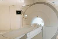 En Nueva York, un hombre de 61 a&ntilde;os muri&oacute; tras ingresar sin autorizaci&oacute;n a una sala de resonancia con una cadena met&aacute;lica de nueve kilos y ser succionado por la m&aacute;quina. 