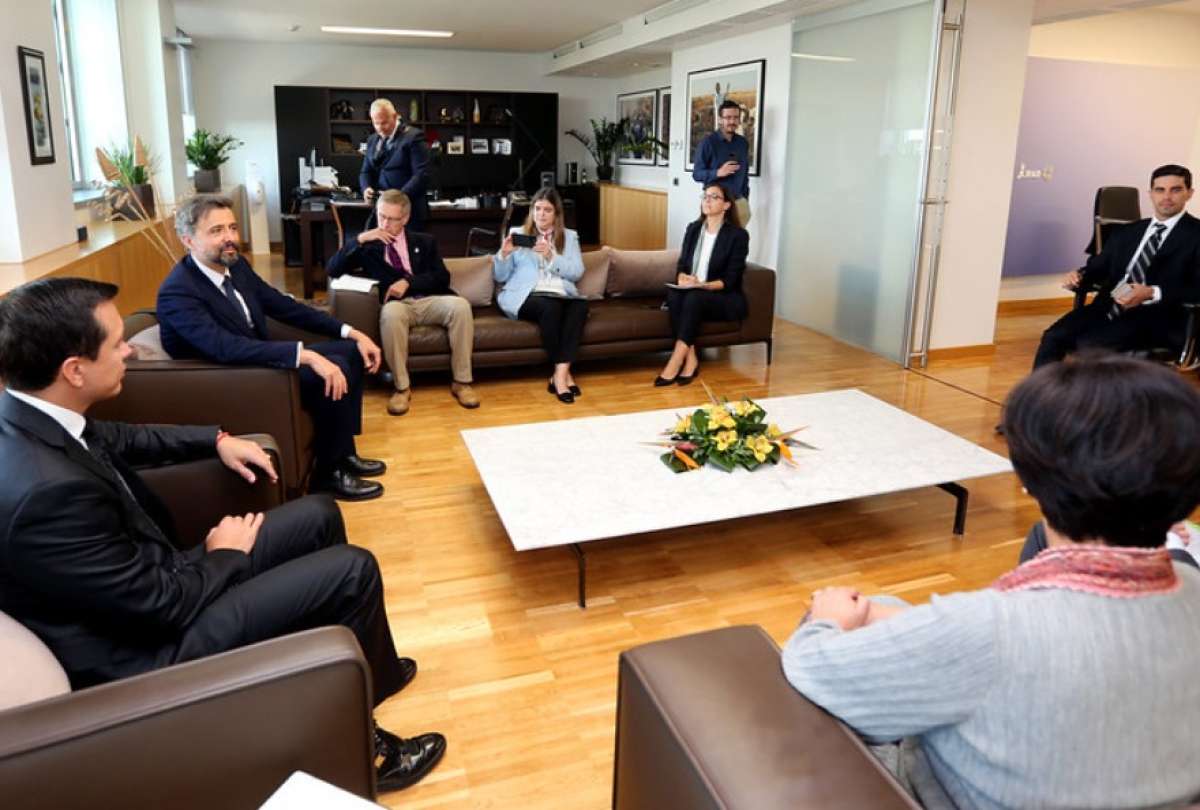 El presidente Daniel Noboa se reuni&oacute; con representantes del FIDA