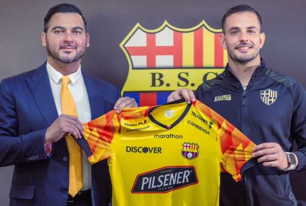 Octavio Rivero (der.) junto a Antonio &Aacute;lvarez, presidente del cuadro 'canario'. 