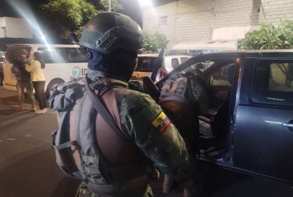 Los militares realizan operaciones permanentes de contro en el Distrito Pascuales. 