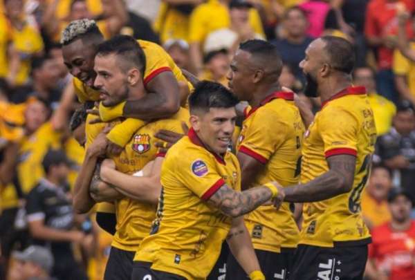 Barcelona se impuso por dos goles en el Cl&aacute;sico del Astillero
