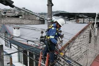 Empresa El&eacute;ctrica anuncia cortes en tres sectores al norte de Quito