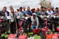 M&aacute;s 2.600 personas en Chimborazo se beneficiaron de la entrega de motocultores, t&iacute;tulos de propiedad, cr&eacute;ditos y licencias