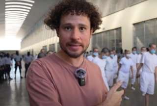 Luisito Comunica visita c&aacute;rcel de m&aacute;xima seguridad de El Salvador