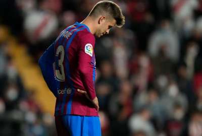 El jugador espa&ntilde;ol ha sido atacado, tras la publicaci&oacute;n de la canci&oacute;n de Shakira. 