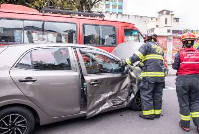 Una persona herida tras siniestro de tr&aacute;nsito en calles Francisco Robles y Reina Victoria