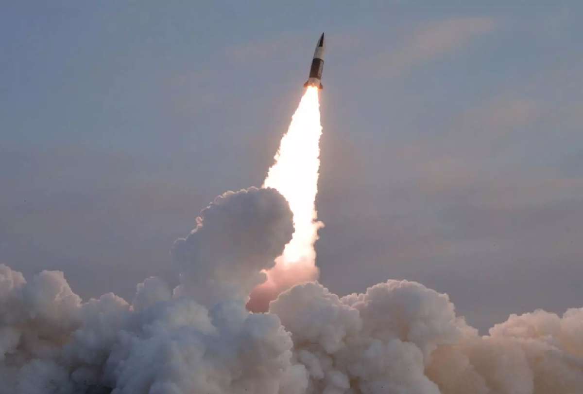 Imagen de archivo de un ensayo anterior balístico norcoreano.