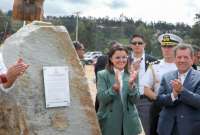 Autoridades colocan la primera piedra del Parque Industrial de Azogues.