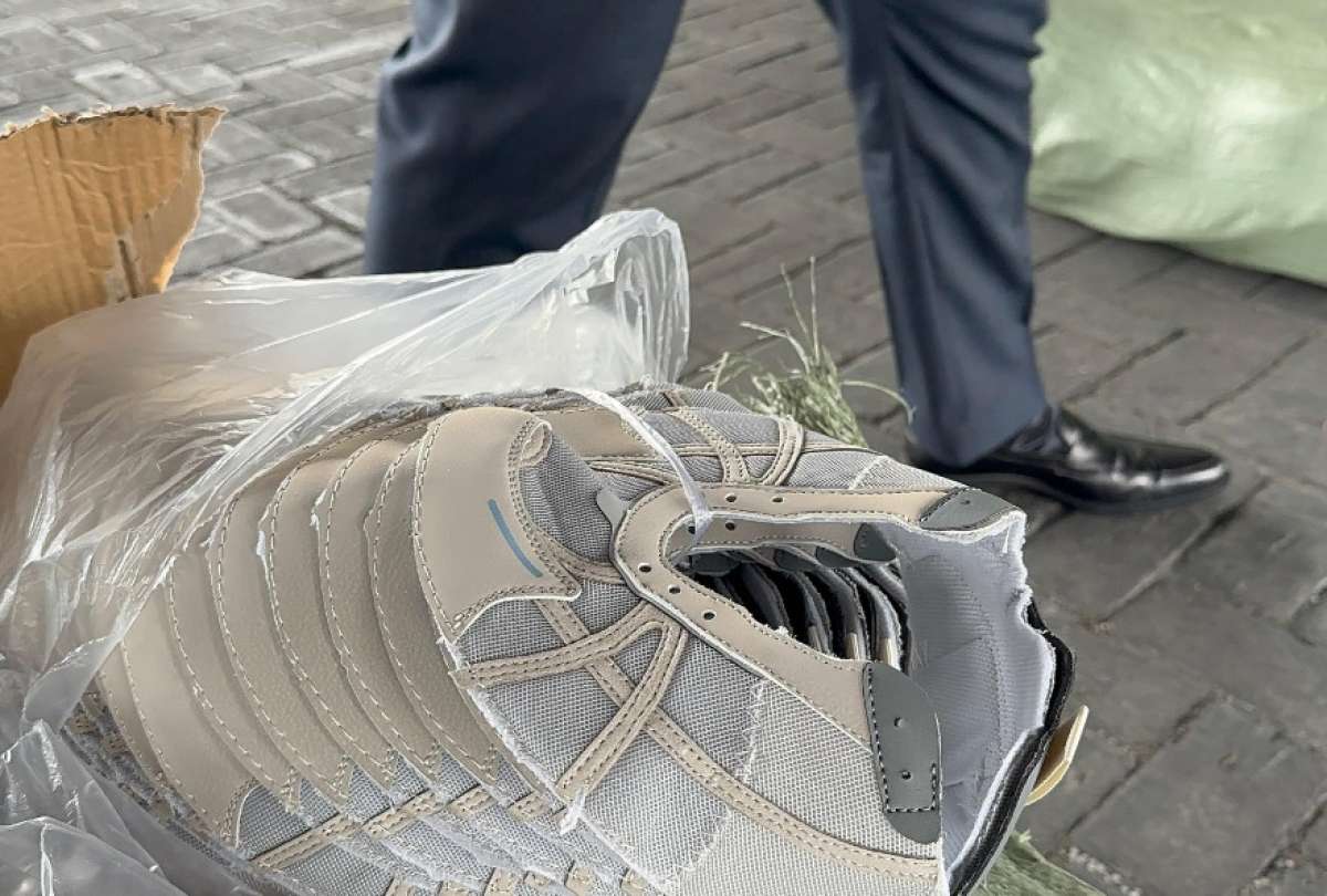 La Aduana detectó mercadería para la fabricación de zapatos que ingresó sin permisos a Ecuador.