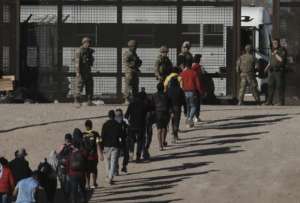 De aprobarse esta ley, autoridades de Texas podr&iacute;an detener, encarcelar y deportar a migrantes indocumentados.