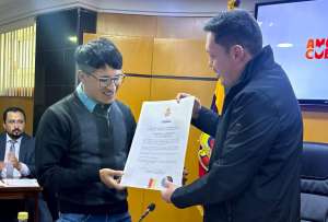 Dami&aacute;n Duchi fue reconocido por el Concejo Cantonal de Cuenca tras salvar la vida de dos ni&ntilde;as de las aguas del Yanuncay.