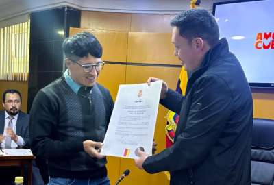 Dami&aacute;n Duchi fue reconocido por el Concejo Cantonal de Cuenca tras salvar la vida de dos ni&ntilde;as de las aguas del Yanuncay.